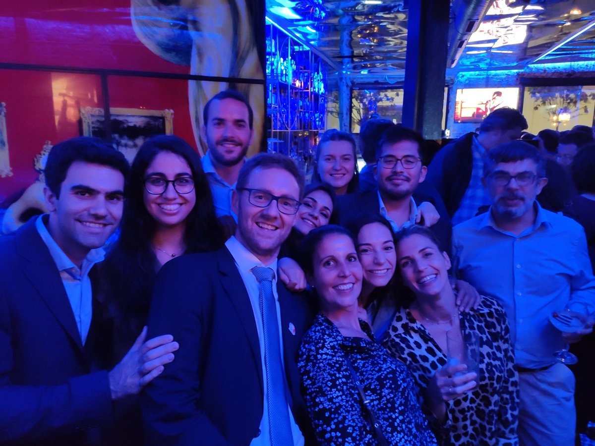 JordiNnz's tweet photo. No todo es ciencia 

#Rokambole
#rncirugia2019 https://t.co/6PLELPwFPU