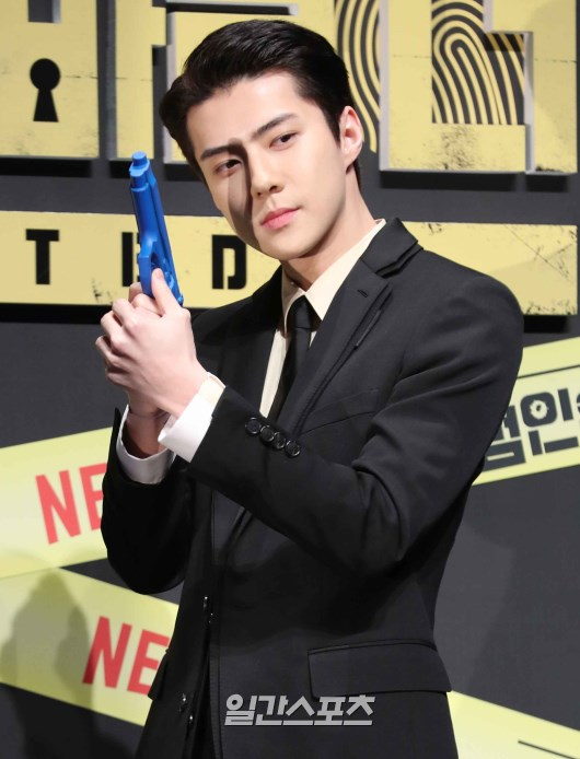 milkteu's tweet photo. articles titles for sehun at busted! season 2 press conference 🕵🏻‍♂️🔎

"sehun, a dazzling visual!"
"sehun, shooting into the women's hearts!"
"sehun, the charisma of a detective"
"sehun, if you get caught, you're done!" https://t.co/KIihFDg5IZ