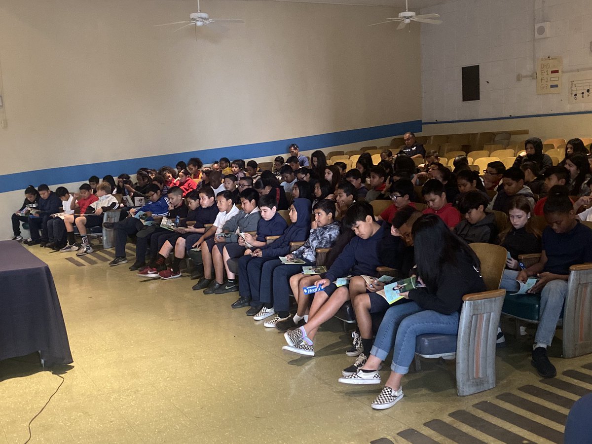 Herrera Huskies were engaged with guest Dodgers Alumni Matt Luke this morning. Truly inspiring to see our scholars reading along and the lasting imprint on the importance of equality and literacy. @DodgersFdn @BJKLInitiative @ElemLBUSD #proudtobeLBUSD