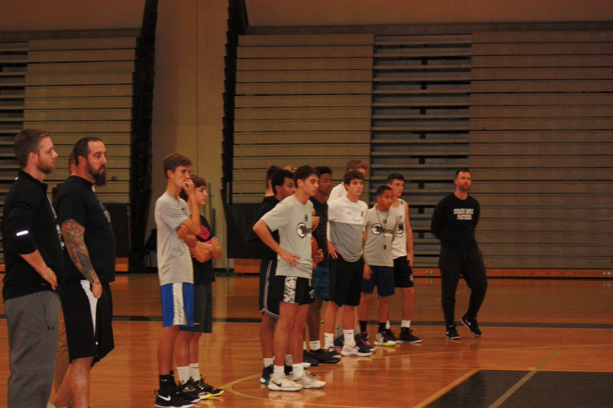 SwarthmoreRec's tweet photo. SRA had a great night with the SHHS Boys basketball team.  Was a great basketball clinic for the kids! Thank you! https://t.co/HpkUJOlA3S