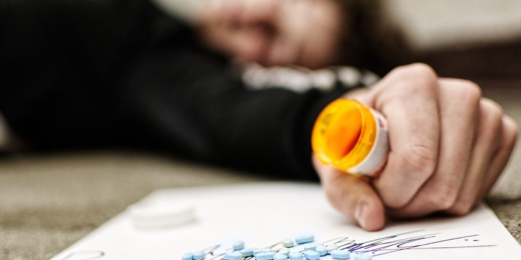 ESobriedad's tweet photo. Si no puedes controlar tu manera de #Beber, de #Drogarte, de #Apostar o de tener #RelacionesTóxicas, busca #Ayuda, la mayoría de las personas con #Problemas de #Adicción logran su #Recuperación, el primer paso es aceptar que se tiene una #Enfermedad 👉 https://t.co/AY4IrPrySa https://t.co/QEktCvNdn4