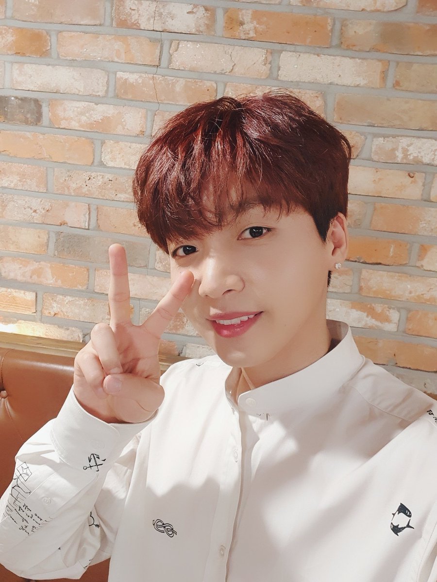 jeongsewoon_twt's tweet photo. [#정세운] 데뷔 800일 기념😍
앨범 포토카드에 실리기 위해 많은 노력을 했던! 세운군의 비하인드 셀카 공개😹 #JEONGSEWOON https://t.co/IcFo8loZ1a