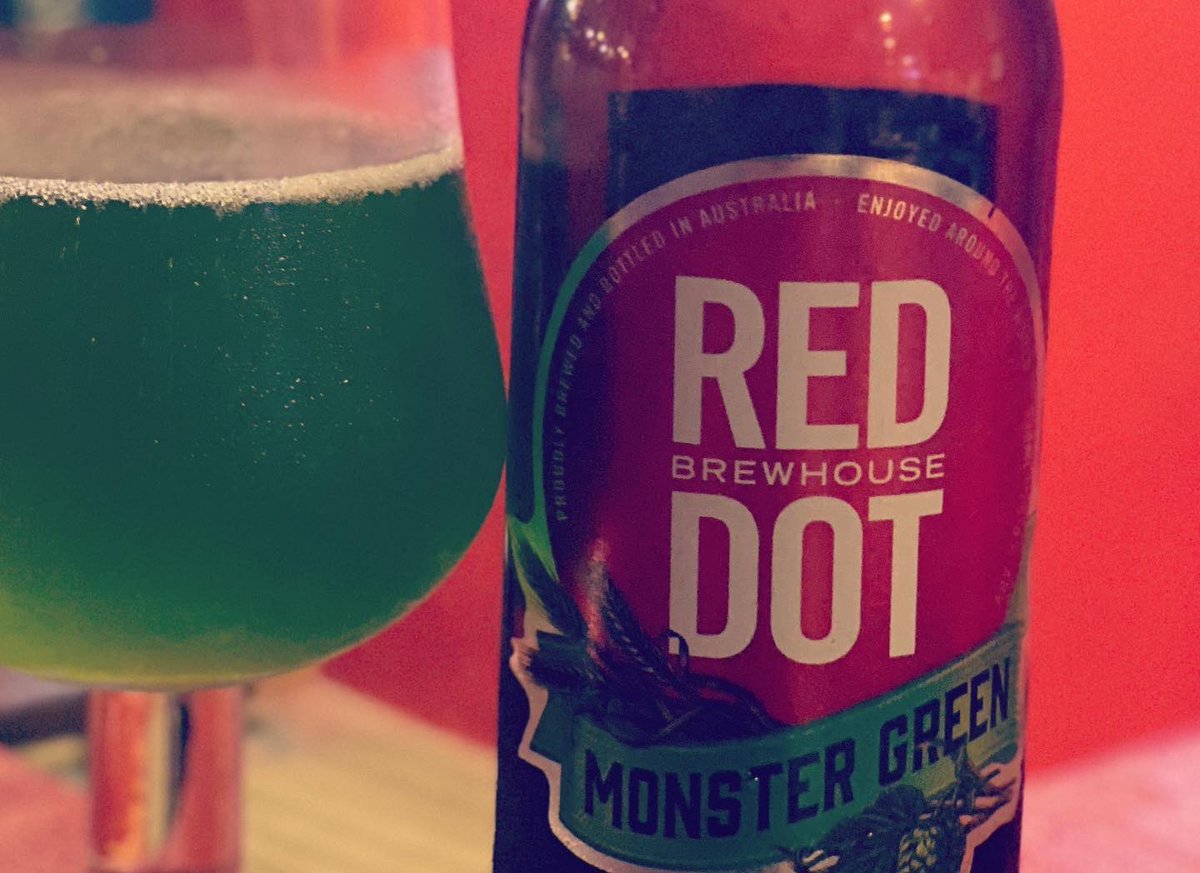 シンガポールホーカーズ 立川 公式 シンガポール料理店 絶品 海南鶏飯 ラクサ على تويتر 日本初登場 緑色のビール販売開始 モンスターグリーンビア Reddot Monstergreen Lager Beer スピルリナのビール 立川にも上陸