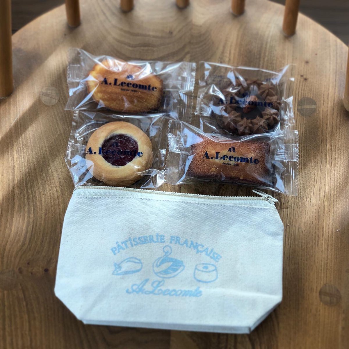 Uzivatel 甲斐みのり ロルstaff Na Twitteru スウリー スワン ポンポネット ルコントの花形お菓子が描かれたポーチ入りの焼き菓子詰め合わせは 渋谷スクランブルスクエア限定 資生堂パーラー の 東京カリーウィッチは クレームカラメルとともに 渋谷