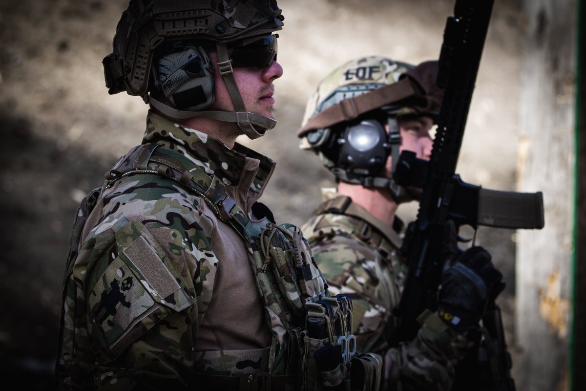 For your body armour system, SBA or HBA, which do you prefer? Flexible SBA, stand-alone rifle plates, or in conjunction plates with soft armour? For plates - Heavier but thinner or thicker and lighter?
#military #specialforces #police #tactical #armor