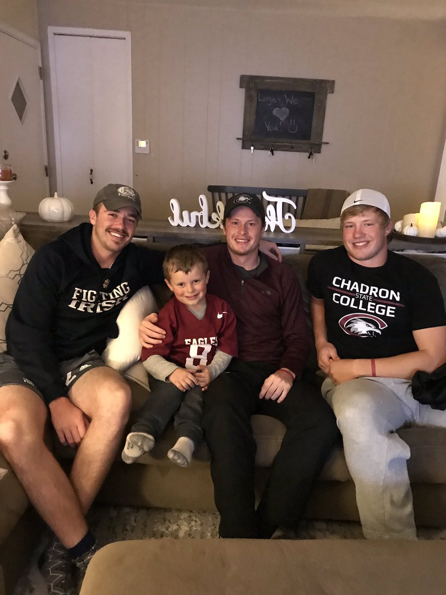 Great night having the 🐝’s over to eat! Lincoln loved it and learned all about shark bites🦈🦈  #GoEagles 🦅🦅