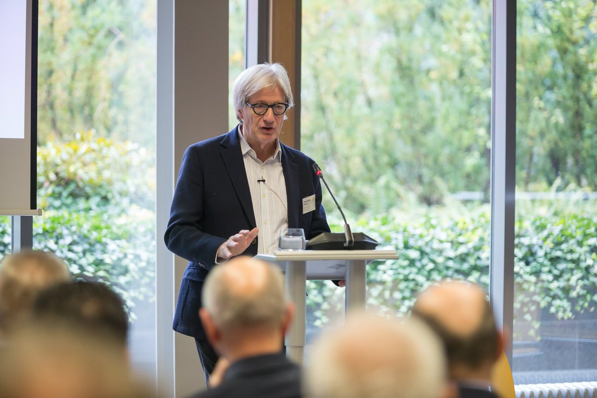 "Most significant technological disruption in the 20th century was not telephone, nuclear energy or the Internet. It was Biology: without vaccines and antibiotics and cancer treatments, we would not be close to 8 billion on this planet". @dominiqueturcq #IEDCPF #AI #biology