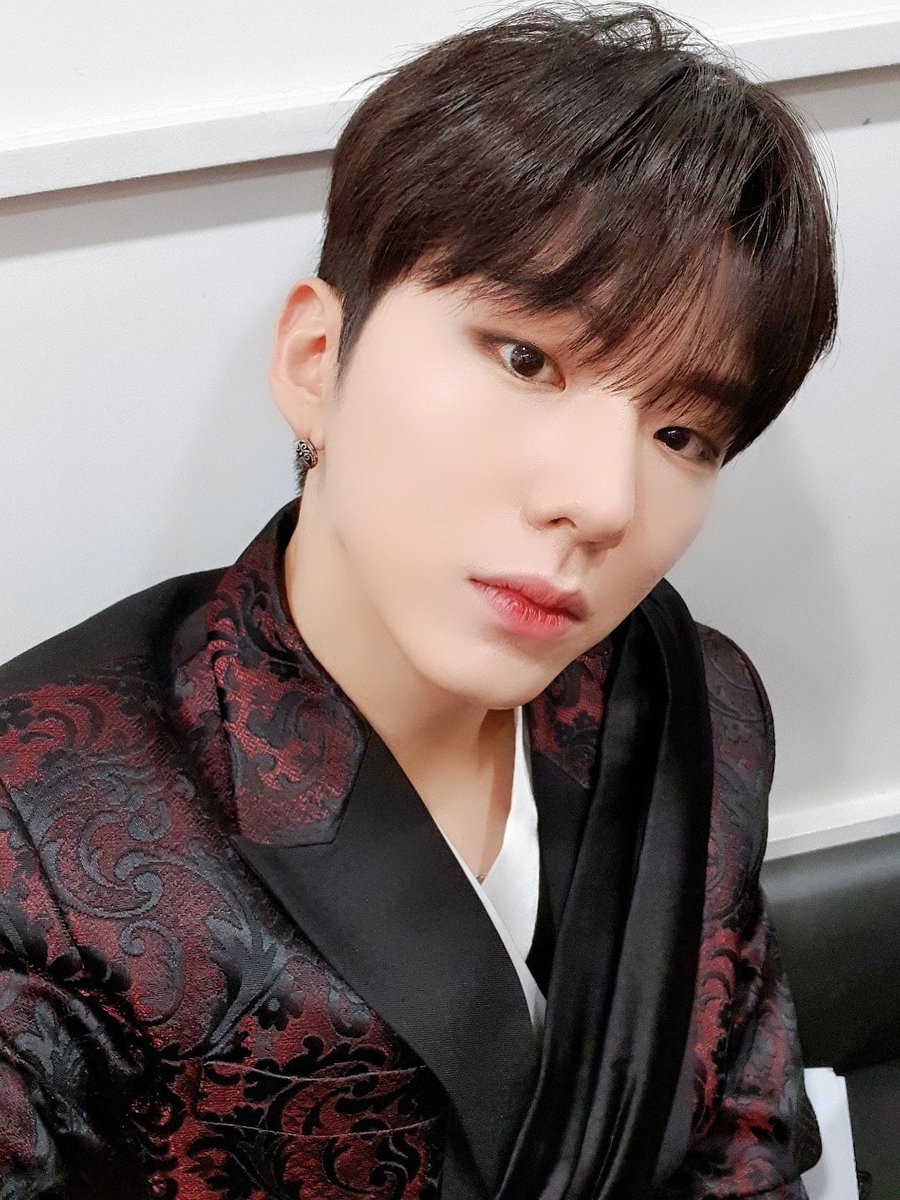 OfficialMONSTAX's tweet photo. [#기현] 몬베베 오늘 뮤직뱅크 잘 봤나요? 오늘 노래부르다가 심장터지는 줄 알았어요!!!! https://t.co/jzj0jpSLDA