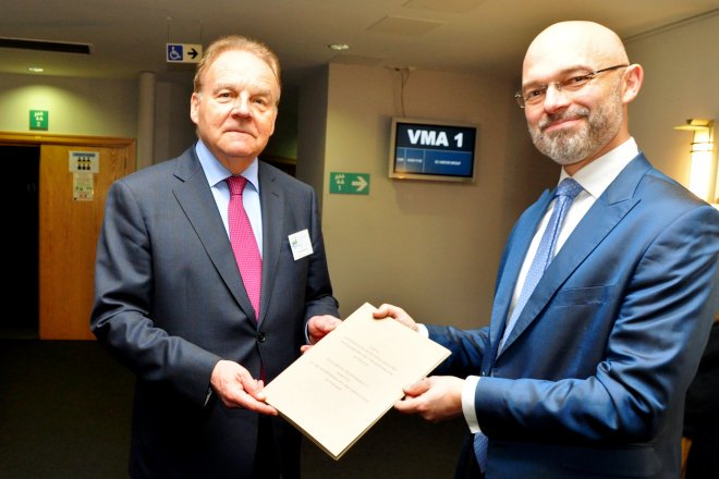 PracodawcyRP's tweet image. The #COP24 President expressed his full support for our Ecological Responsibility Charter of Polish #business during the @employers_EESC conference in Brussels. 33 comapnies &amp;amp; organizations took first step towards #climateneutrality: 

bit.ly/36N1lSg

#EmployersofPoland