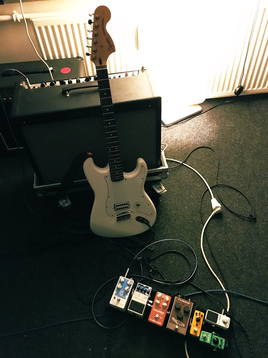 My teenage dream has finally come true. I got my own Tom Delonge Signature Stratocaster. First song played - Adam’s Song.