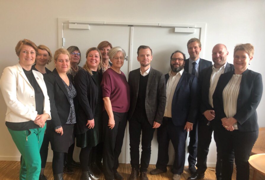 Lav en barselsfond for selvstændige! Det var det fælles budskab i dag på møde i <a href="/Beskaeft_Min/">Beskæftigelsesministeriet</a> - Forslaget blev godt modtaget; vi skal have flere kvindelige iværksættere, sagde <a href="/PHummelgaard/">Peter Hummelgaard</a> 💪 #ligestilling