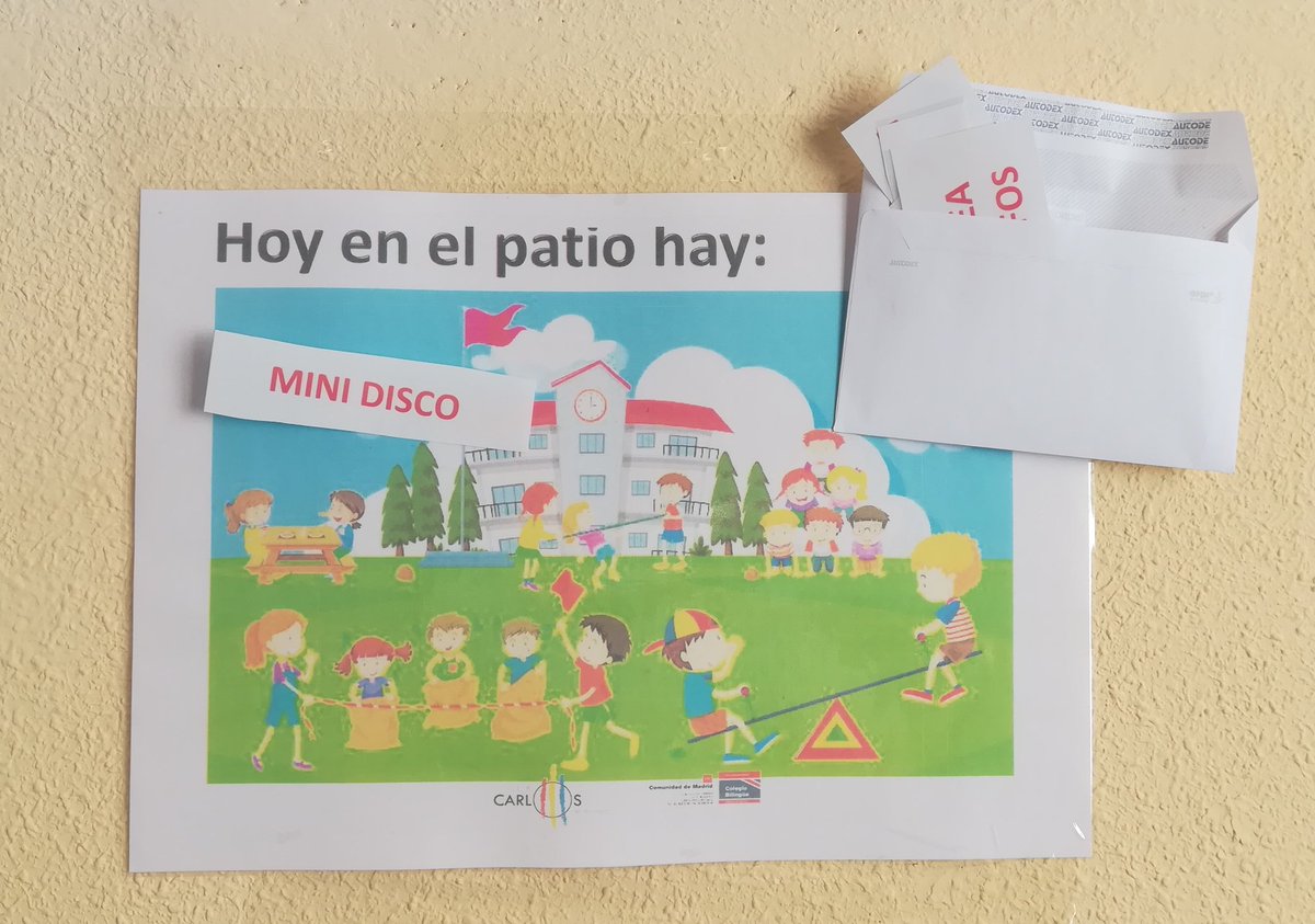 Hoy #RecreosDivertidos tenemos #Minidisco, la clase de6°B que ya tiene 50 #CharliePoints han elegido las canciones tras debate muy beneficiosa sobre la letra de canciones (#sexismo, vocabulario inapropiado,...) #ConvivenciaEscolar #Coeducacion #RecreosCarlosIII #Divertipatio.