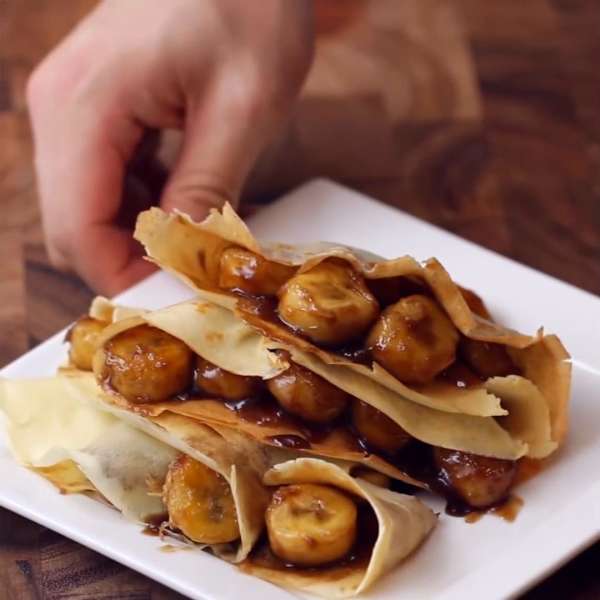 _crepecab's tweet photo. We introduce you the caramel &amp; caramelised 🍌Crepe. Our crispy crepe served with banana caramelised in brown sugar drizzled with our homemade caramel sauce. Head over to Waterloo Station between 10 AM - 3 PM to have a taste at this delight. #Food #London #CrepeCab https://t.co/ipvePoFjXi