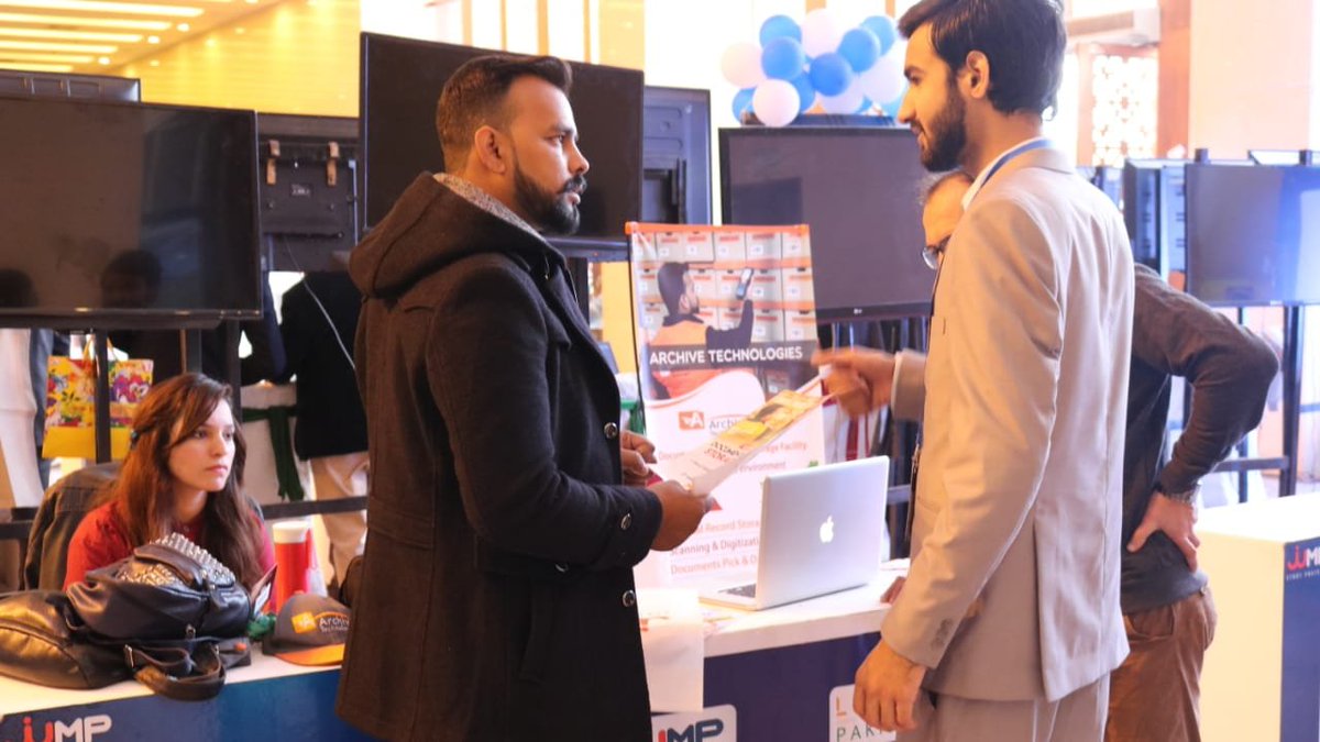 ArchiveTechnol1's tweet image. Briefing the audience about #ArchiveTechnologies and #DocumentArchiving services we are providing at #LIFTPakistan event&apos;s stall