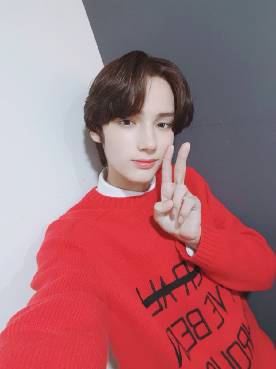 오늘 뮤뱅 와주신 모아분들 너무 고마워요 ㅠㅠ 날씨도 추운데 이렇게 같이 무대를 즐겨주셔서 감사합니다!!
돌아갈때는 따뜻한 핫초코 드세요!!♡☕☕☕
#휴닝카이
#HUENINGKAI
