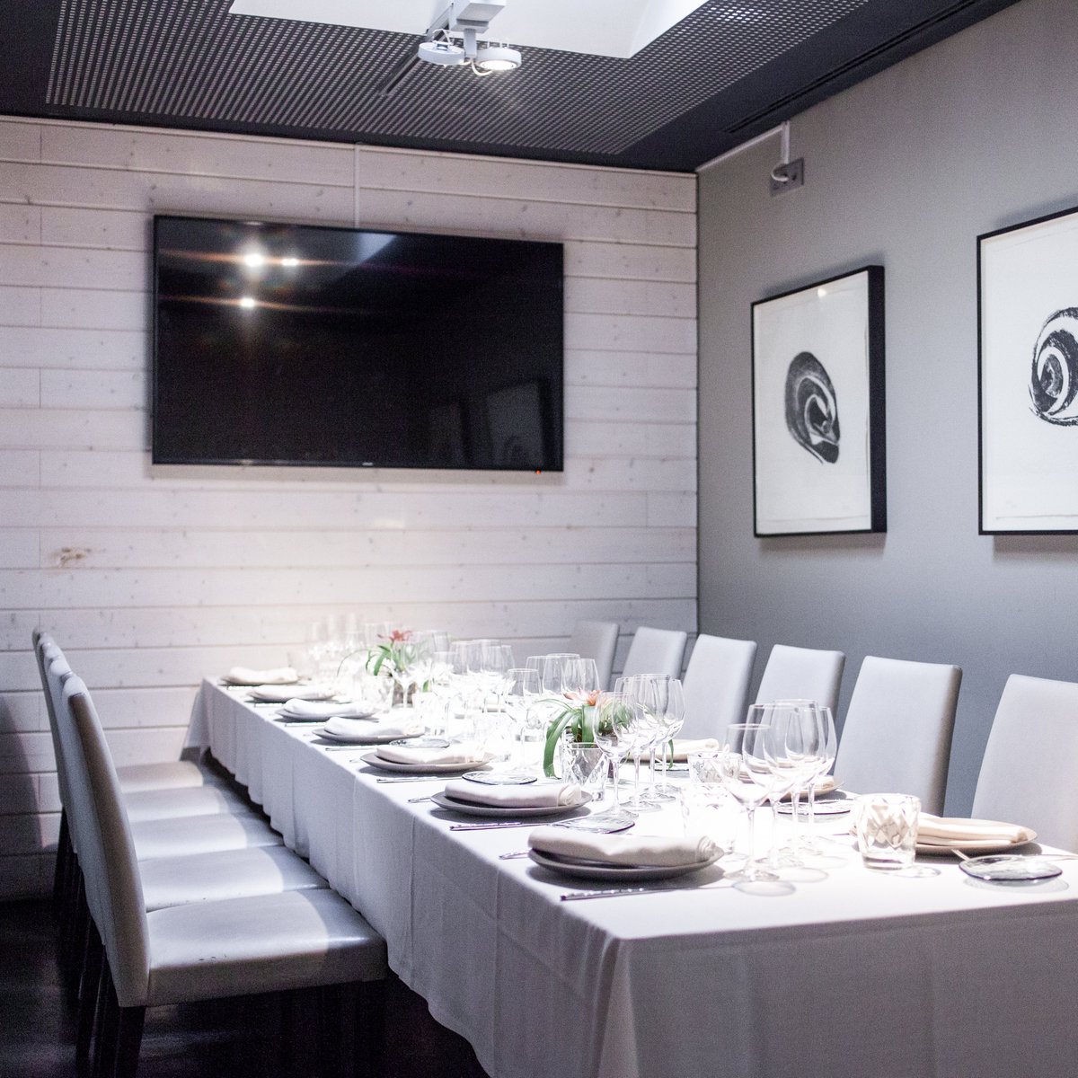 ¿Ya tienes fecha para tu cena de #Navidad?
Consulta nuestros Menús Especiales de Navidad 🎁🎅 y haz tu reserva en <a href="/AlabasterMadrid/">Alabaster</a> 🍷🍽
restaurantealabaster.com/wp-content/upl…
-
📍 C/Montalbán 9, Madrid 
☎ 915 121 131
📧 info@restaurantealabaster.com