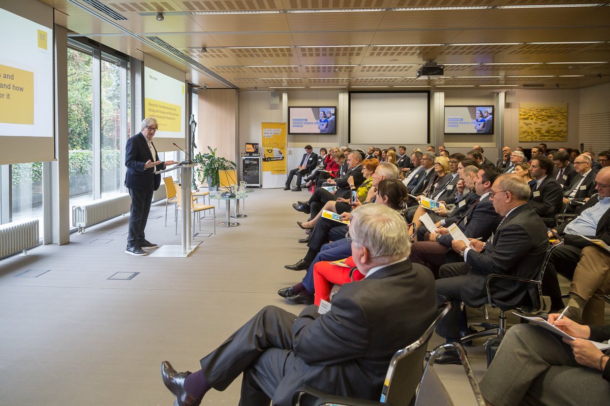 Leaders have to become "translators" of technologies, today AI, tomorrow all the others, as well as of social movements. They have to instil a way of thinking oriented towards finding new opportunities for value. #IEDCPF #leadership #AI #biology #neurosciences <a href="/dorcq/">dominique turcq</a>