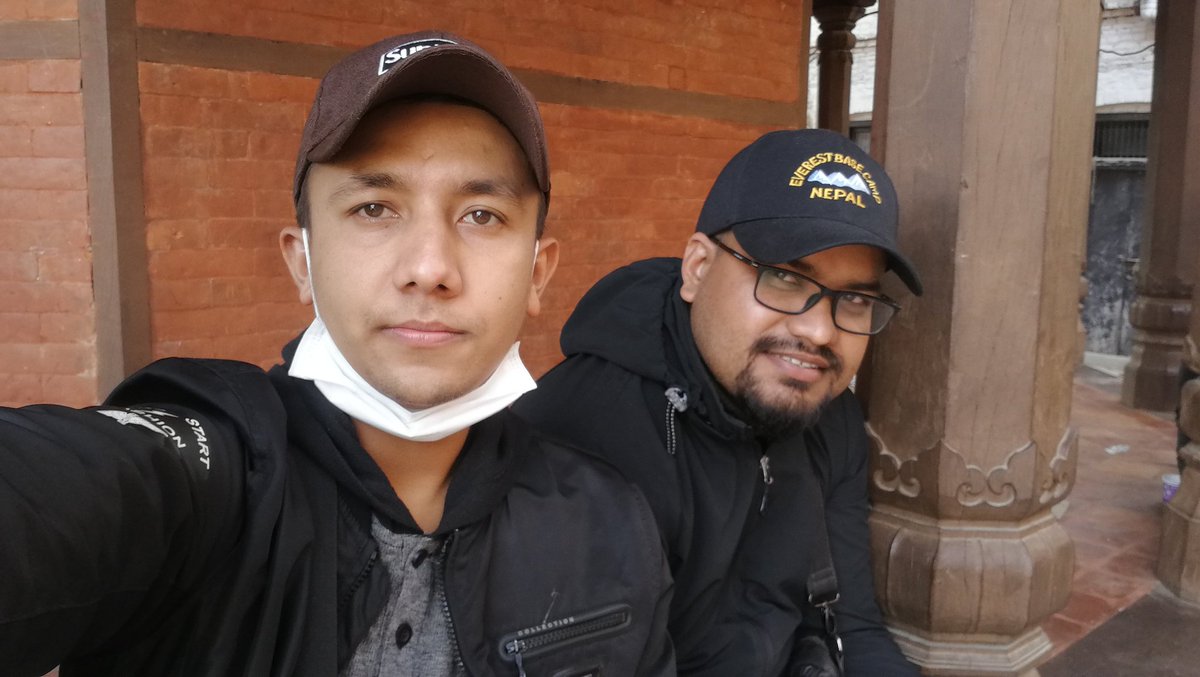 SworGauri's tweet image. हामी पनि सेल्फी लीउ न डाक्टर दाइ सँग  😅🤓 #basantapur  #durbar #square  #kathmandu #nepal