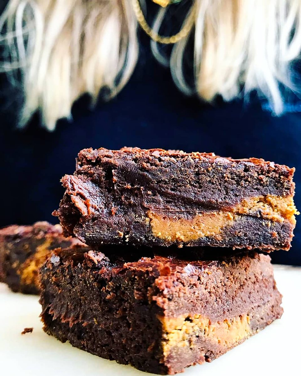 November 24 I will be selling cakes at the nicest market of Amsterdam: IJHALLEN! Be ready for the vegan good stuff. Hope to see you there 🖤
PS: Let me know what you would like to buy!