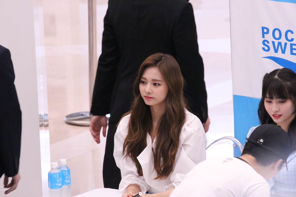 T9596979899T's tweet photo. 트와이스 보고싶다.....                                  #TWICE   #트와이스   #2019MAMA
#MAMAVOTE #twice #TZUYU #쯔위 https://t.co/rPYsumXFuf
