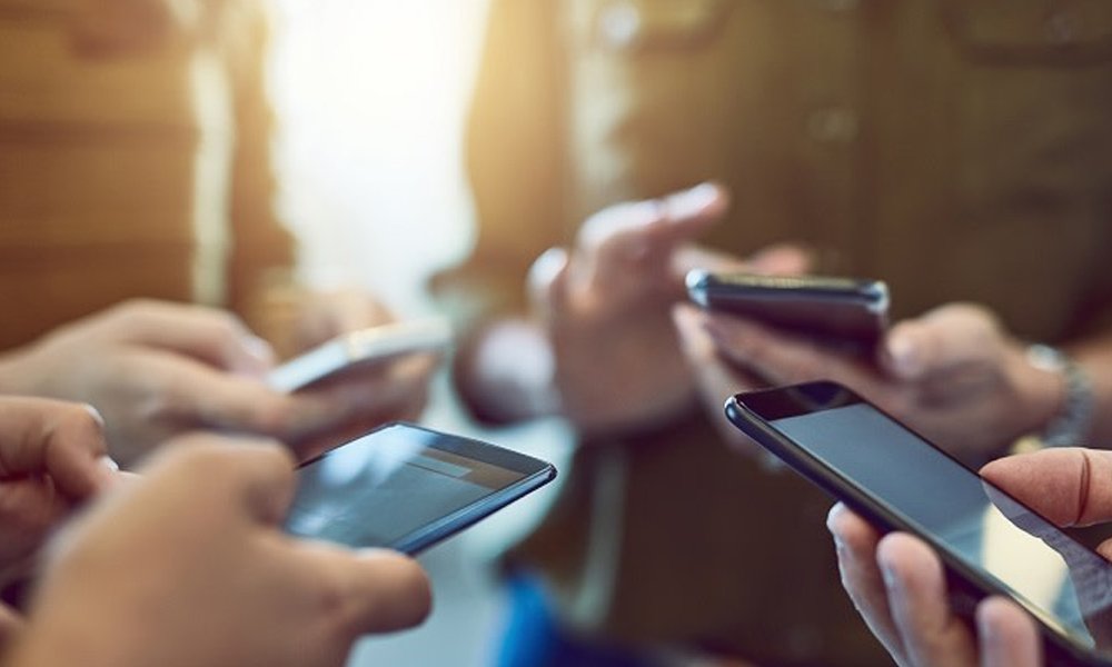 AbanteNews's tweet image. ‘Pasa-load’ scheme sa budget binuking ni Recto
abante.com.ph/pasa-load-sche…
#TunayNaTabloidista 
#AbanteNews
#Pasaload