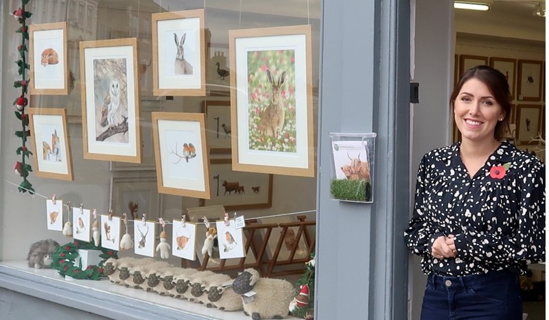 Artist opens pop-up gallery in empty Richmond store richmondshiretoday.co.uk/artist-opens-p…
