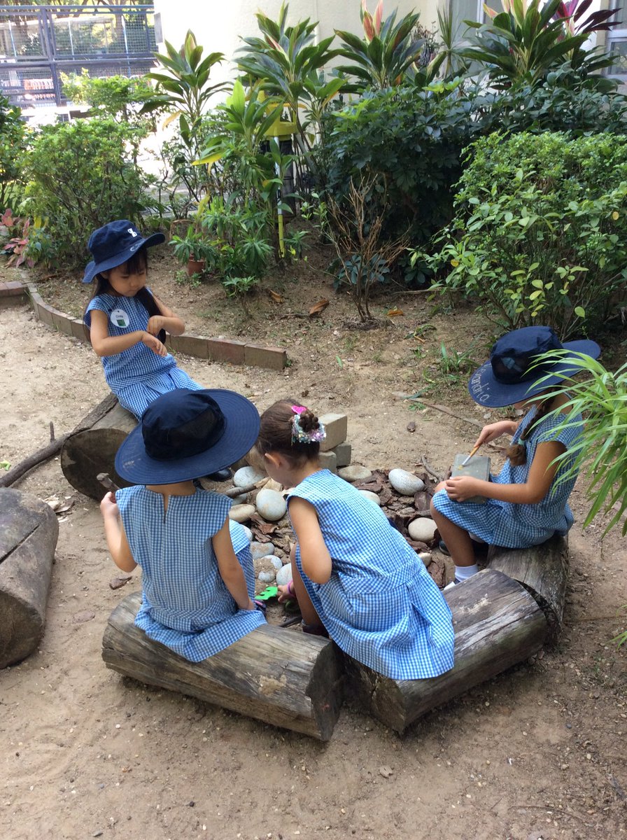 dbis_rec's tweet photo. Harbour Class enjoyed exploring with water out in the forest today #forestschool #investigation https://t.co/X6HLBaH8mH