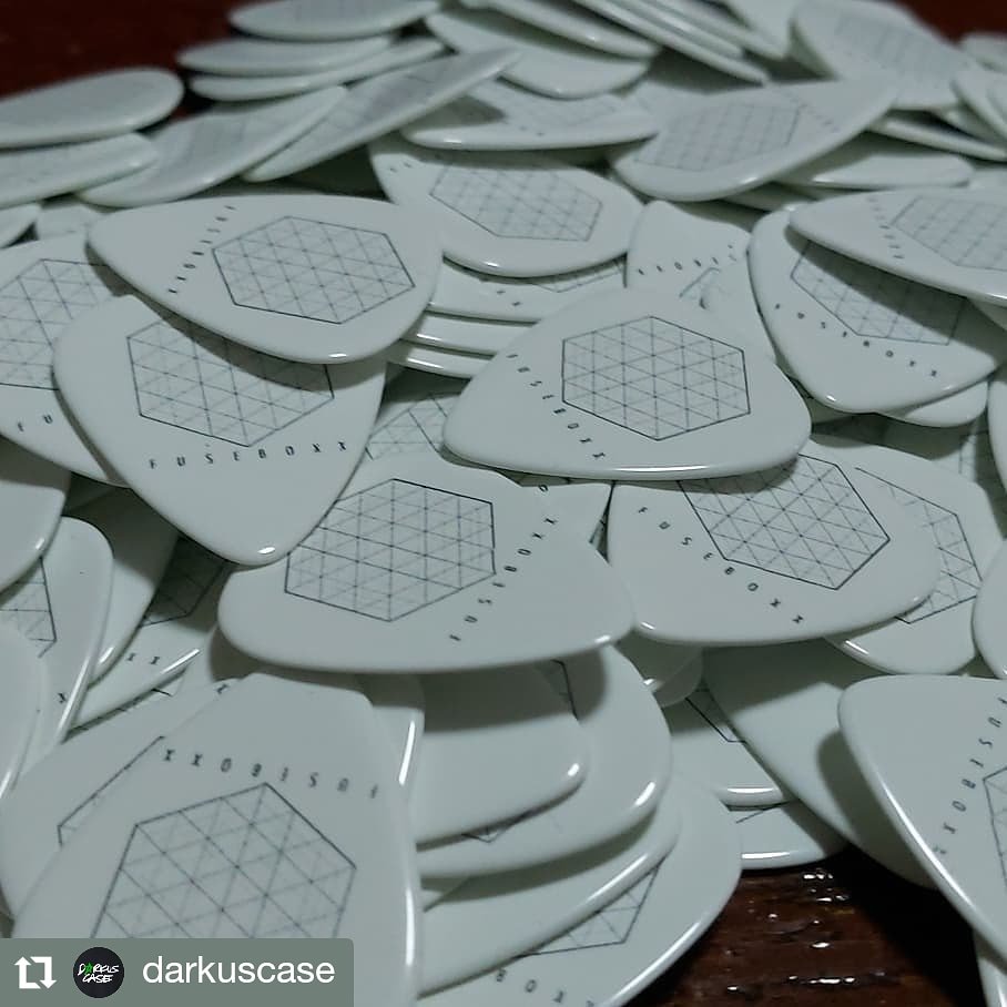 acedelmund0's tweet photo. CUSTOM GUITAR PICKS
For @fuseboxx
DM me for inquiries/orders
#darkuscase https://t.co/IlSZnbVimT