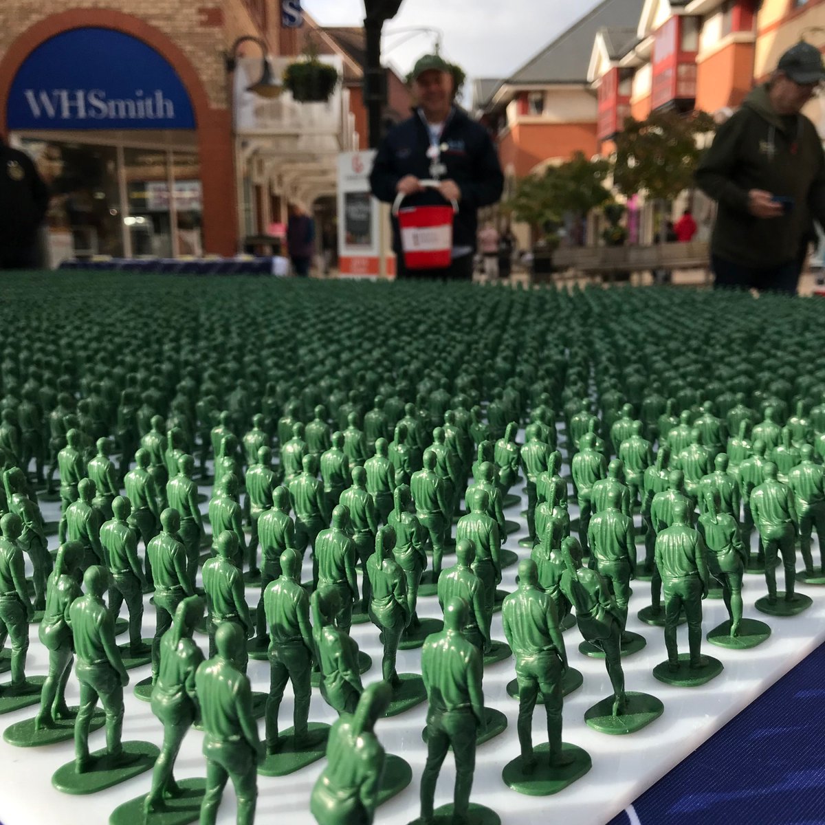 HelpforHeroes's tweet image. We are in Eccles tonight! Enjoy the rugby and see our mini 40,000 Strong model force installation at the @SaleSharksRugby  vs @WaspsRugby game.  #40ThousandStrong

A HUGE thank you to @SaleSharksRugby for giving #veterans free tickets to the game! 🙌
