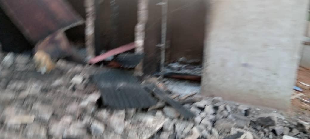 NeneNkulu's tweet image. Domiciles des députés provinciaux vandalisés alors qu'une motion de défiance a été déposée contre le gouverneur du Haut-LOMAMI.Les élus doivent-ils être traités ainsi pr avoir fait leur travail?A qui profite ce crime?l'auteur doit subir la rigueur de la loi. Etat de droit oblige