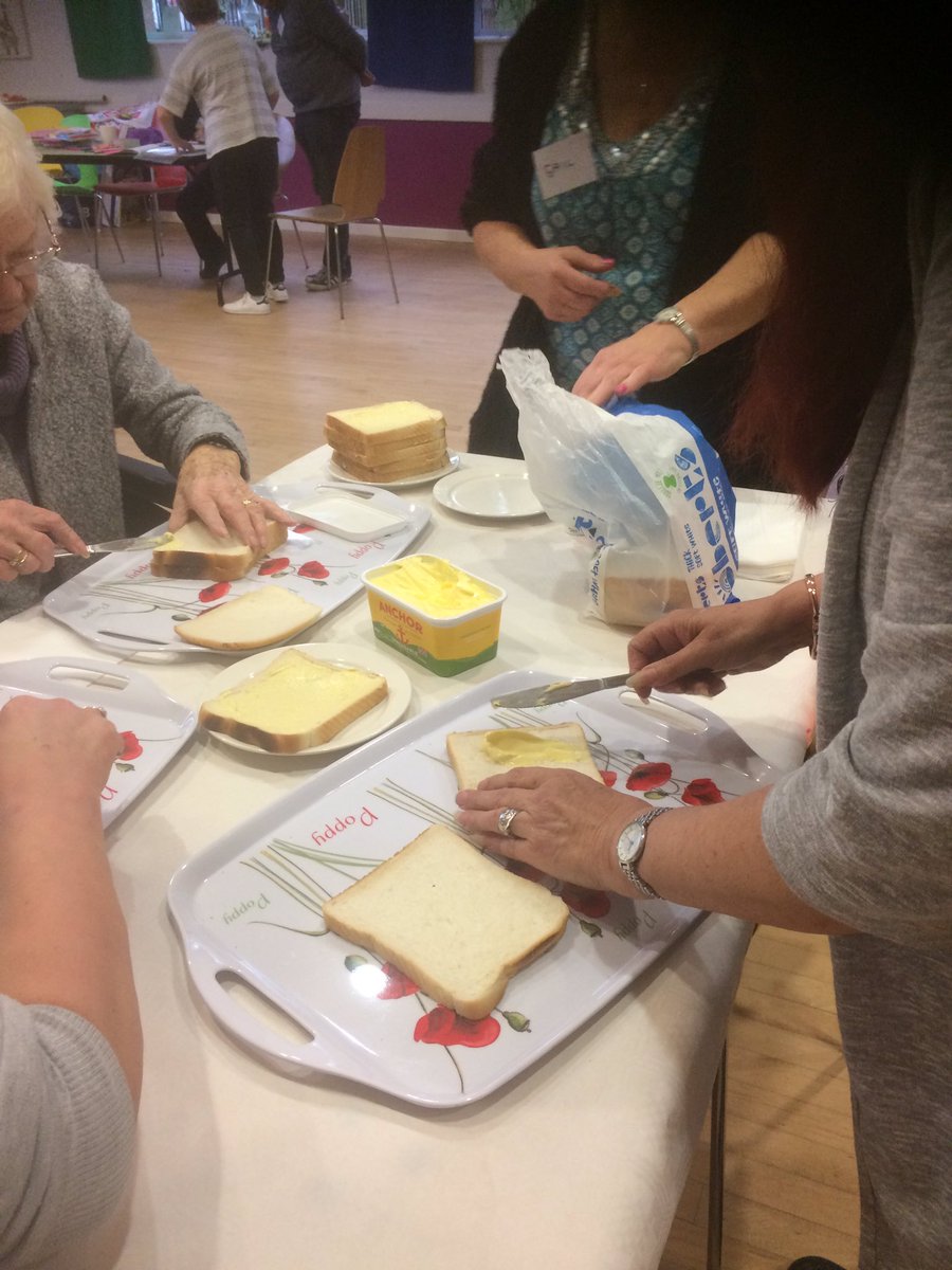 A daily task helps people living with #dementia ... courtesy of our #kingfisherdementiaservices with @AgewellInfo @DebAgewell
