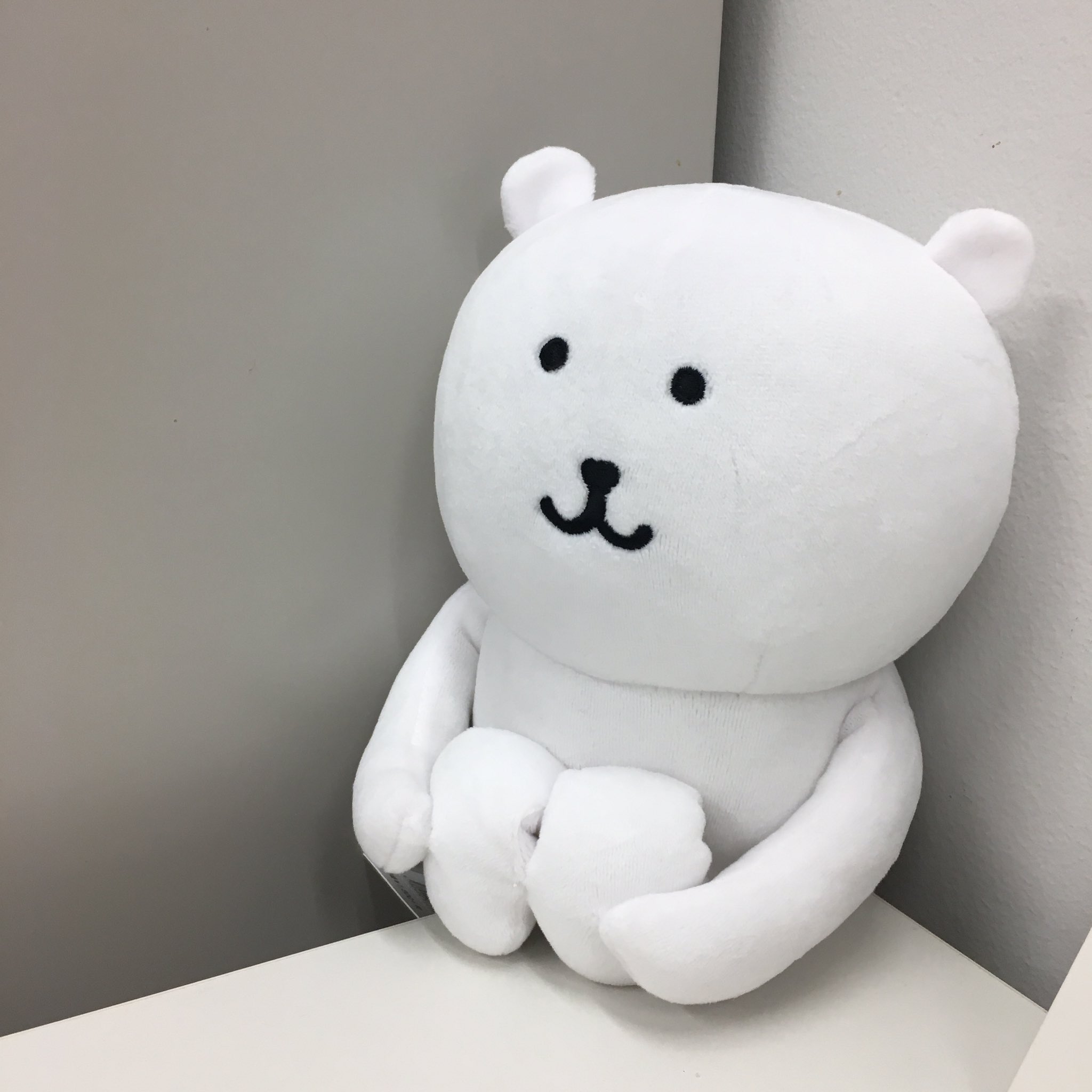 エイノバキャラクターショップ 自分ツッコミくま 体育座り ぬいぐるみ 1800 税 1人1点の購入制限あり 哀愁漂う表情 丸まった背中 キュッと抱えた膝が切なくもあり 愛しくもあり 部屋のすみに飾って頂くと より愛着が湧きます T Co