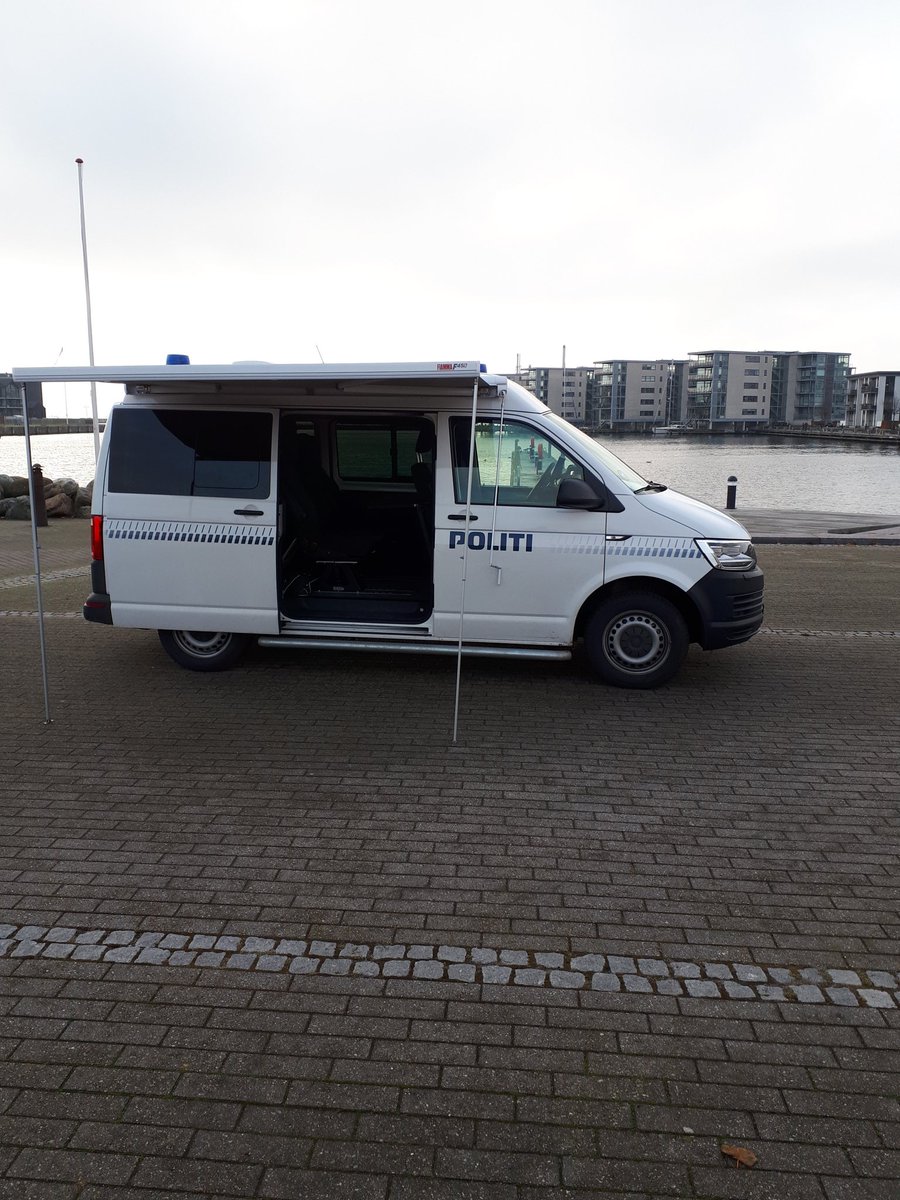 Den mobile politistation er i dag på Nyborghavn
#politidk https://t.co/AOwJIvS3zE