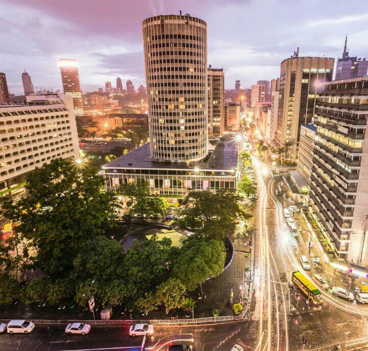 Африканская столица 5. Найроби (столица Кении). Найроби (столица Кении) про город. Найроби небоскребы. Кения улицы Найроби.
