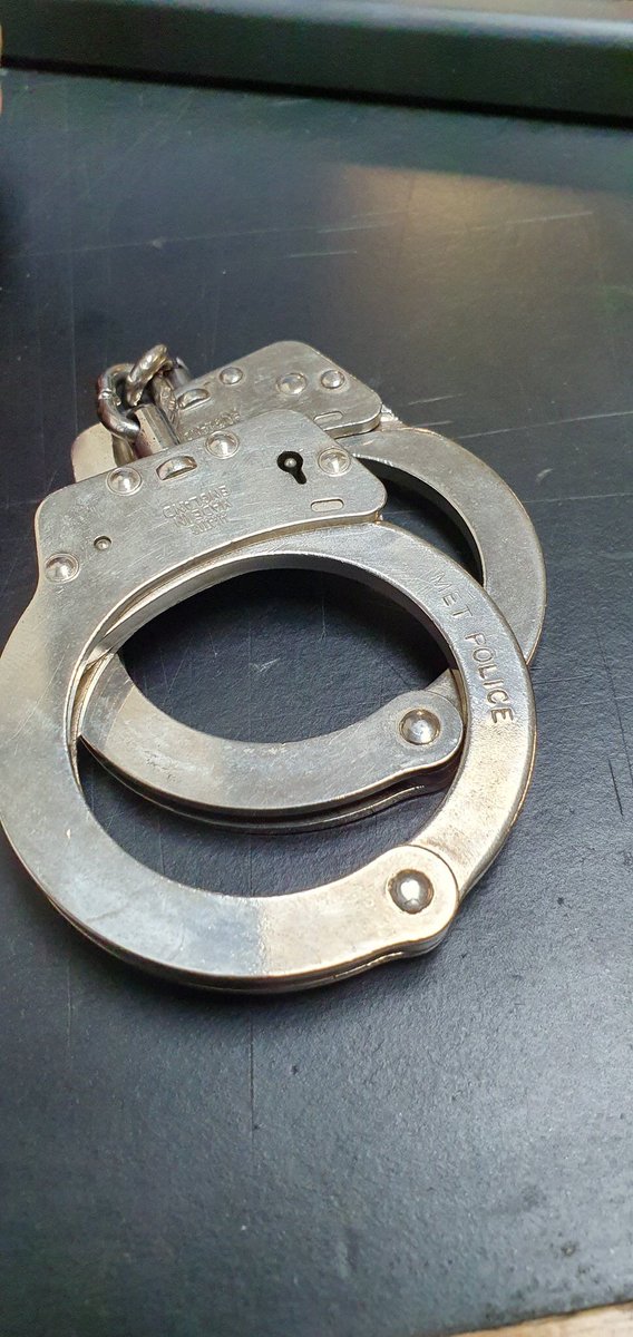 Thanking <a href="/MPSTaskforce/">Taskforce</a> for all their work. Whilst on patrol in the #EN3 area last night they had reason to stop the driver of a BMW

The driver was arrested for no insurance - possession of suspected Class A-  &amp; a mental bar readily available in the drivers door. Well done team👍