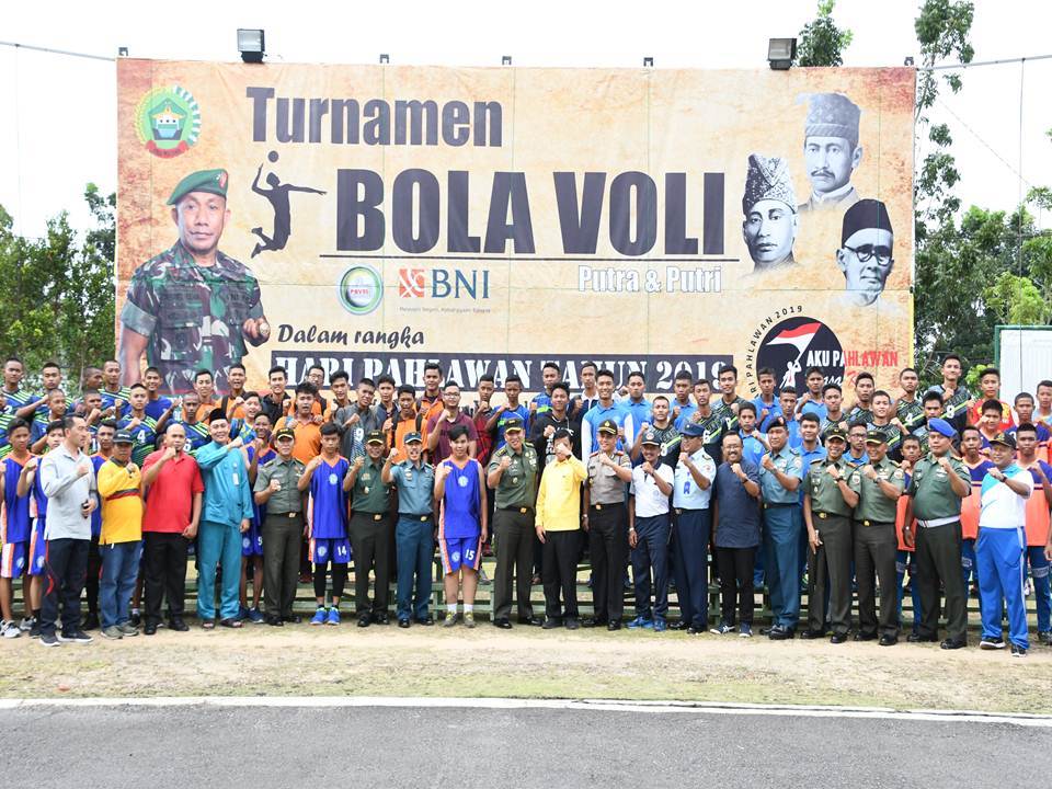 Korem033's tweet image. Kasrem 033/WP Buka Turnamen Bola Volly SLTA/Sederajat se-Provinsi Kepri korem033wp.mil.id/2019/11/08/kas…