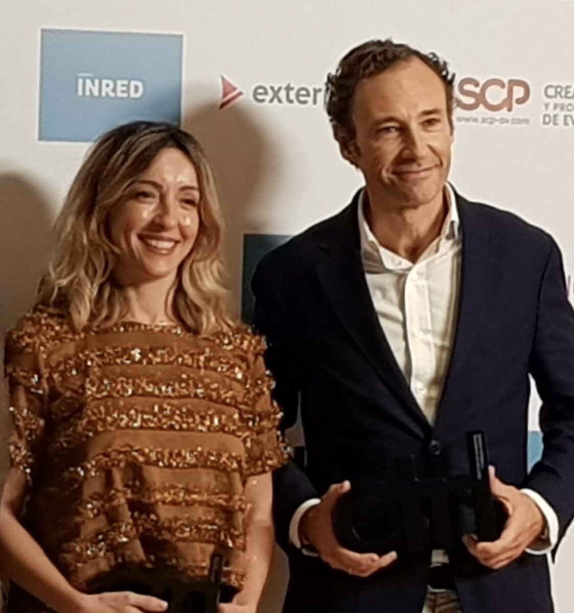 Ayer recogiendo el tercer premio como directora de marketing, junto con el gran Enrique Arribas, mejor director de marketing del año. <a href="/enriquearribas/">Enrique Arribas</a> <a href="/Arena_es/">Arena Media España</a> @correos 📯🔥