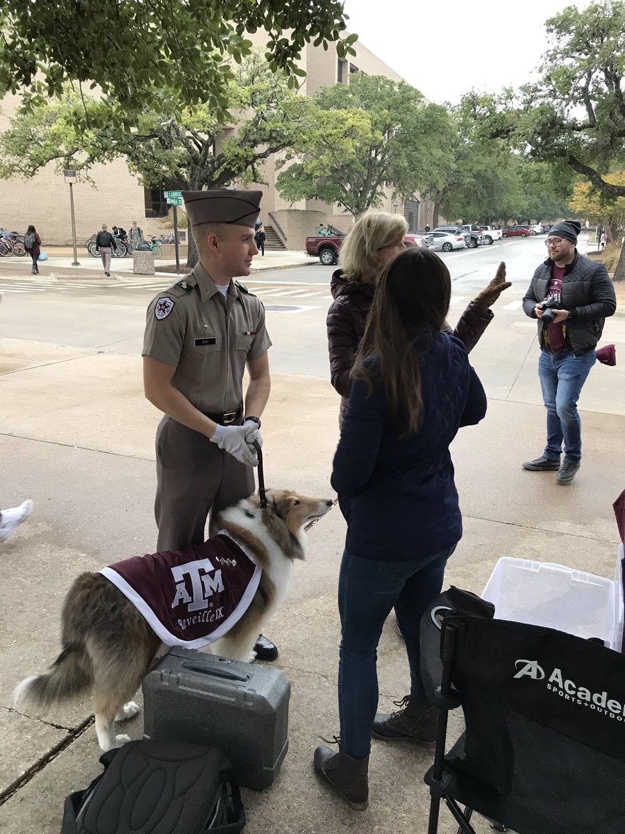 TTITAMU's tweet image. Come ride the #SmartShuttle this morning! Miss Reveille’s riding the shuttle w/#Aggies 🐶 #tamu @TAMU @GetToAggieGame @NAVYA_Group @TAMUEngineering @reveille