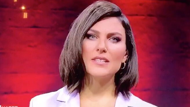 Asansörde sadece gideceği yönün tuşuna basması gerekirken garanti olsun diye iki yönün tuşuna da basanlar... bir gün garanti olsun diye umarım size de iki defa basarlar.