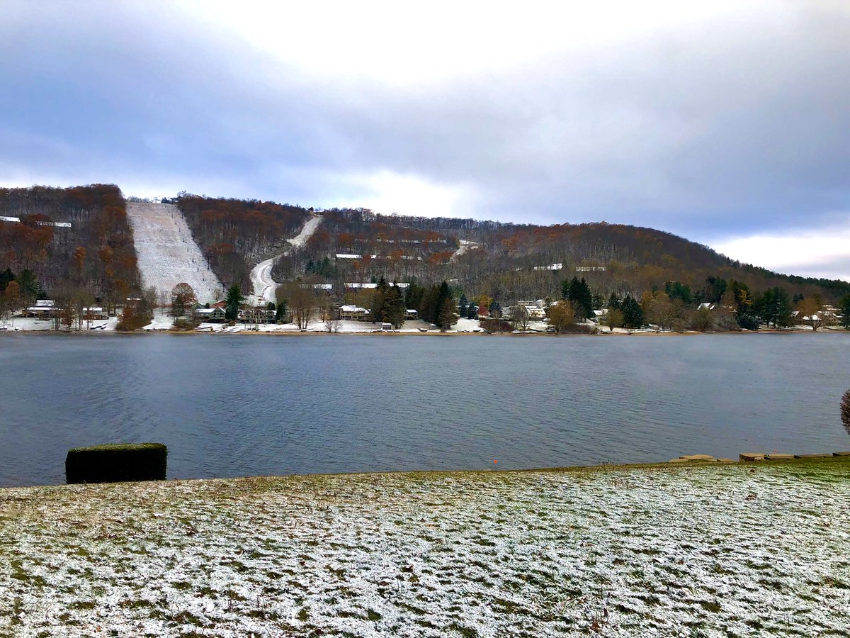 Things we’re happy about: It’s Friday ✔️ There’s SNOW ✔️❄️👏🏻 #deepcreeklake #snow #mdinfocus