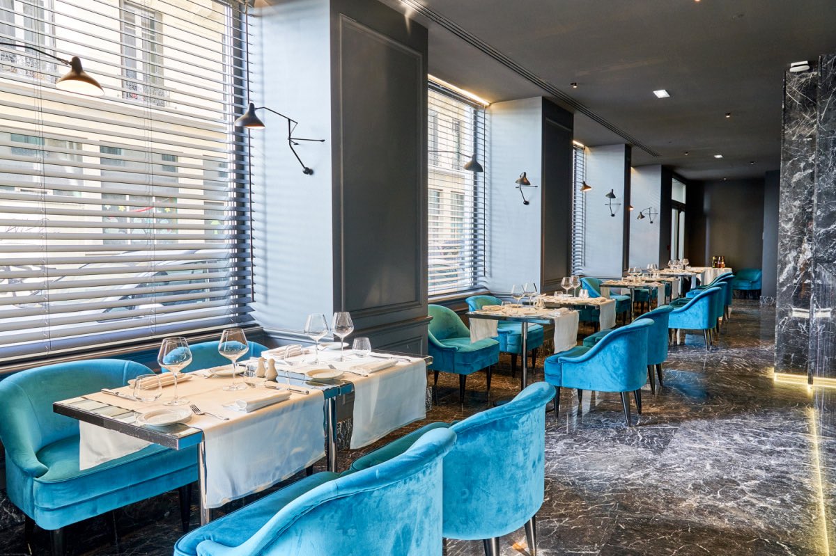  Angelo, 11 Quai Jules Courmont, 69002. (hôtel boscolo) Restaurant italien très chic et moderne. La cuisine est ouverte donc on voit les deux cuisiniers préparer nos petits plats.Idéal pour y aller avec sa chérie, ou rendez vous d’affaire. 45/50e par personne