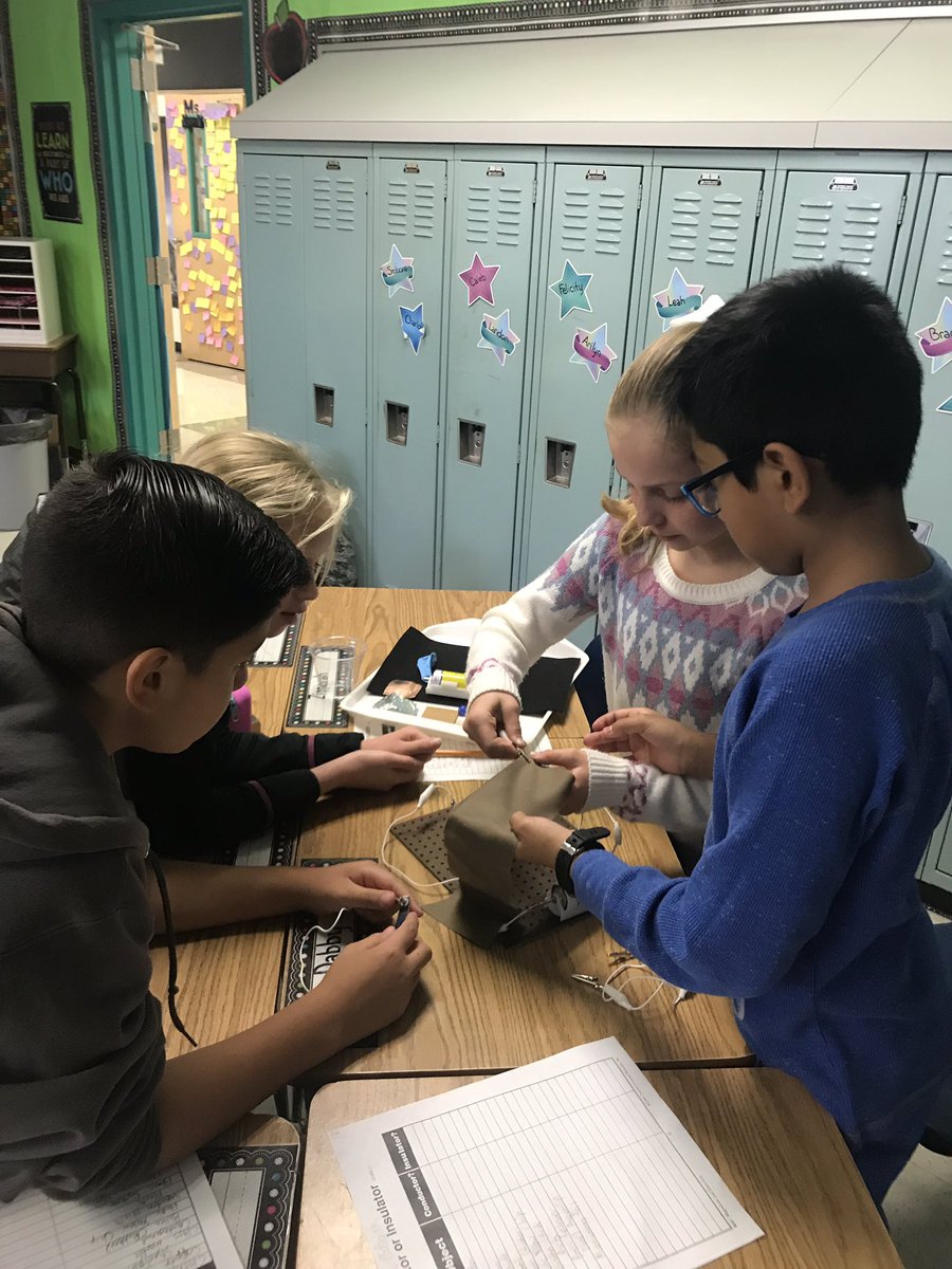 MrsRousey5's tweet photo. #Gr8gators Fun with new Circuit Kits!!! https://t.co/6wJfGK58Zb