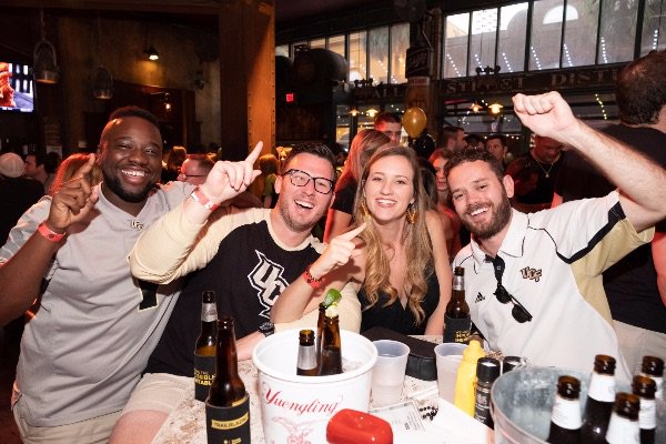 🏈 UCF Watch Party tonight! 🏈 - mailchi.mp/wallstplaza/20…