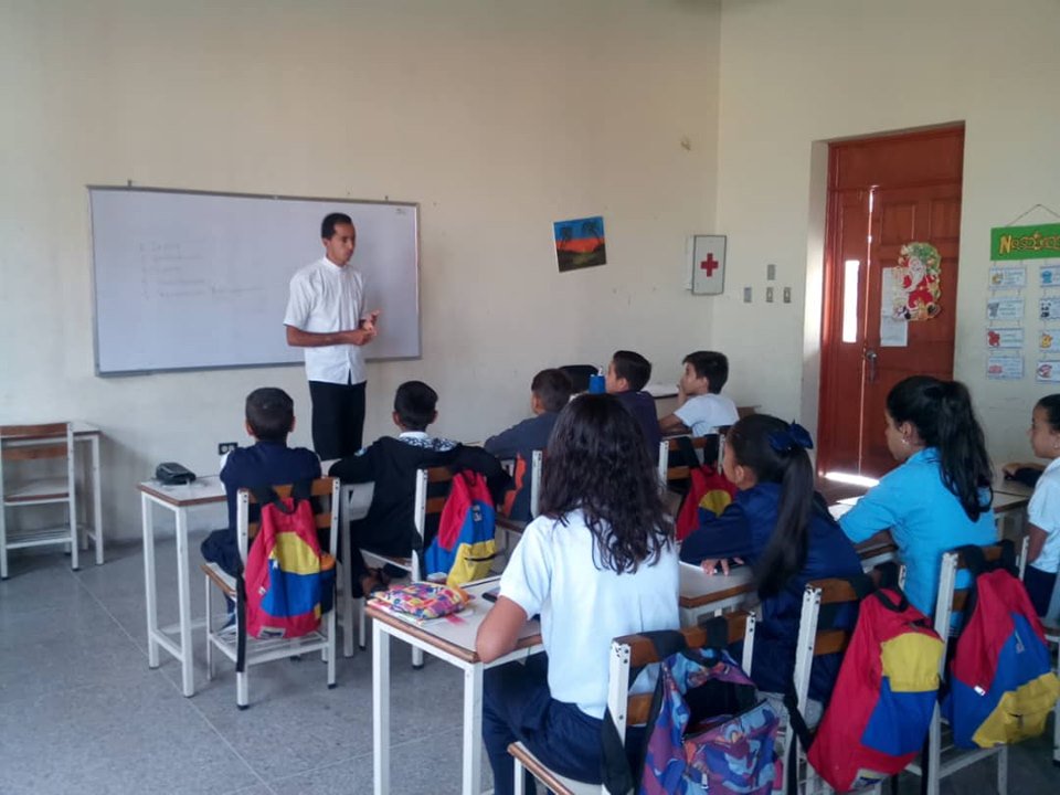 La vocación religiosa es un don y una llamada especial de Dios, recibida en fe, y cultivada y discernida en la oración.  visita del seminarista JUAN ANTONIO el cual compartió una charla con los niños de 6 sección "B " <a href="/charlychaves/">Charly Rojas Chaves</a> <a href="/CLIFPMMICHELENA/">CLIF MICHELENA</a> <a href="/ZonaEduTachira/">Zona Edu Tachira</a> @psuvaristobulo
