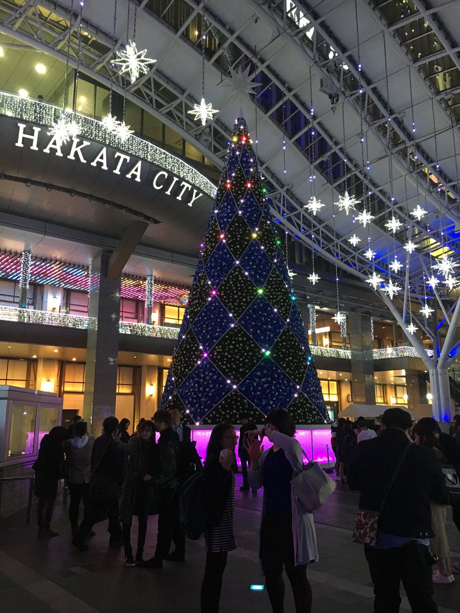 heymatty610's tweet image. こちら大分県から町田です！
ニット着てても普通に寒いです😨❄️
マフラー巻いてる人もチラホラ。
自身の最大級の厚着、カーディガンを羽織って帰りましたが、ガクブル。
町田の体感温度、参考までに♩
P.S.博多駅はクリスマスモード、全開でした♡