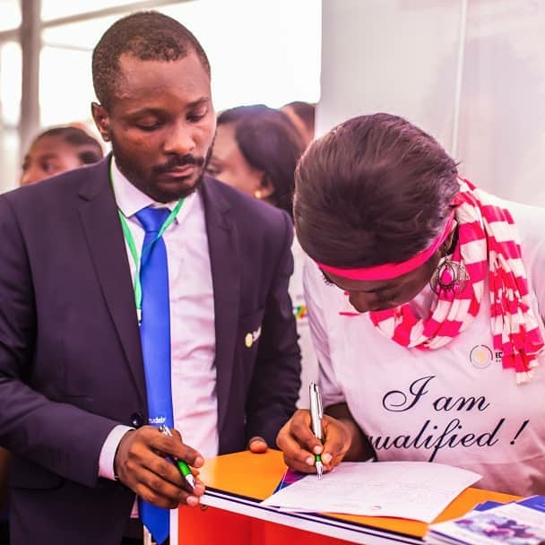 StudelyOfficiel's tweet photo. Les étudiants #camerounais étaient nombreux à venir nous rencontrer au #SAPEF2019. Nous nous en réjouissons. 
Notre superbe équipe est à votre disposition pour la concrétisation de vos projets d'#études_en_France ! 🇫🇷👩‍🎓🎒 https://t.co/te7YCyabrh