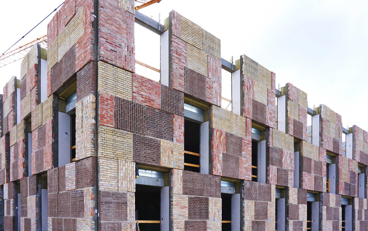 Fantastic session on circular economy... @BBMarchitects @WholeEarthFut @GreengageEnv.  It’s simple... “buildings are materials in transit” this is reused brickwork...panels....Wow!! @TheDeveloperUK #riskandresilience