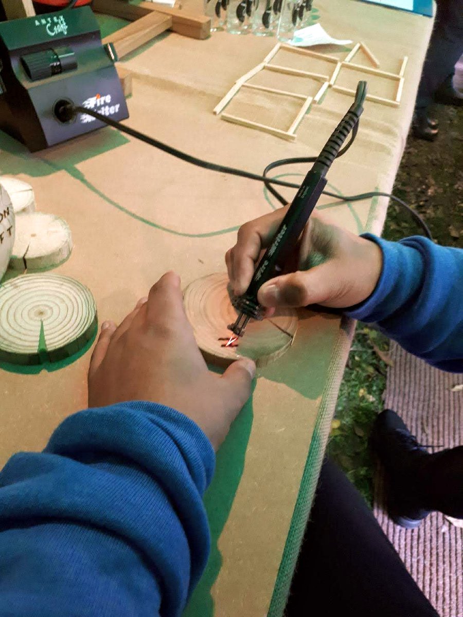 Trying out #pyrography at #ATCF19 in Abingdon - with Conkers Wood and Metal Crafts. There are other crafts to try your hand at - come visit Nov 8-10 at the medieval Abbey Buildings - bit.ly/ATCF19 #CraftFair #LivingCrafts
