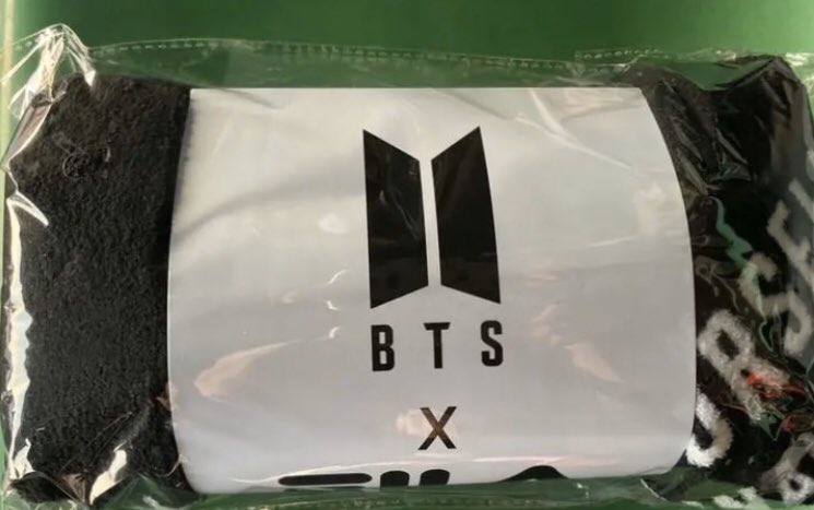 LOVE_BTS_511's tweet photo. 🎁#BTS⁠ ⁠⁠⁠⁠ ⁠ #防弾少年団 
  
■ BTS 防弾少年団
　　ブランケット
【当選人数】
   1名
【〆切】
  11月20日

【応募方法】
RT&amp;フォロー後DMで案内
リプで当選確率UP♪
#BT21
#ARMY
#ARMYさんたちと繋がりたい
#BTS_SY_FINAL https://t.co/Sp80Z6WkfI