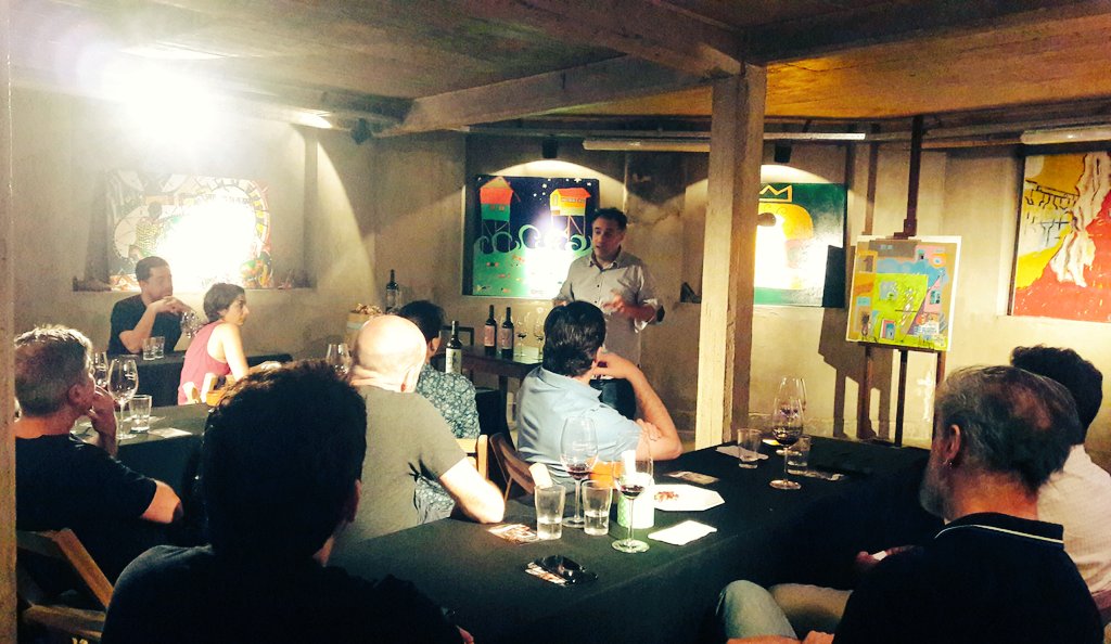 AlmacenOtamendi's tweet image. A casa llena!
Degustación oficial de #Forastero en @AlmacenOtamendi 
Gracias Fernando Ravera y @FulanosWines